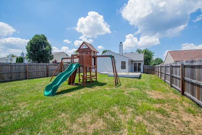 Building Photo - "Charming 3-Bedroom Retreat with 2 Full Ba...