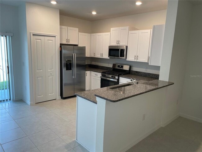 Building Photo - 8245 Crescent Oaks Dr