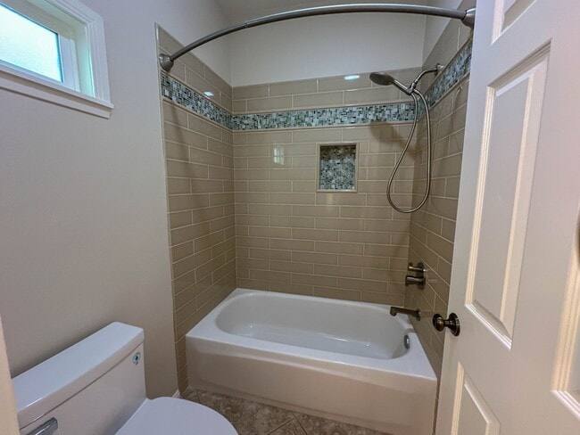 Building Photo - Single Story 3 Bedroom Home for Rent in Newhall!