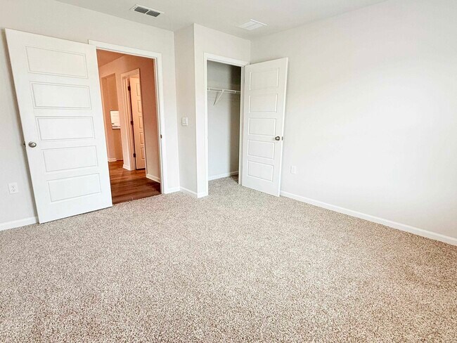 Building Photo - 1946 Tree Swallow Dr