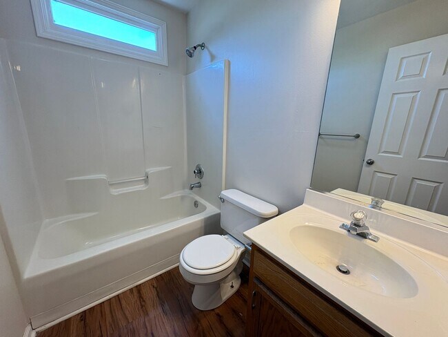 Building Photo - 3 Bedroom, 2 Bathroom House in Winston-Salem!