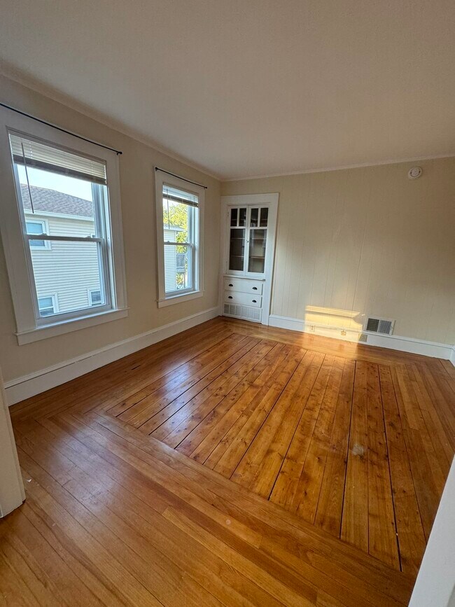 Building Photo - 321 Calef Rd