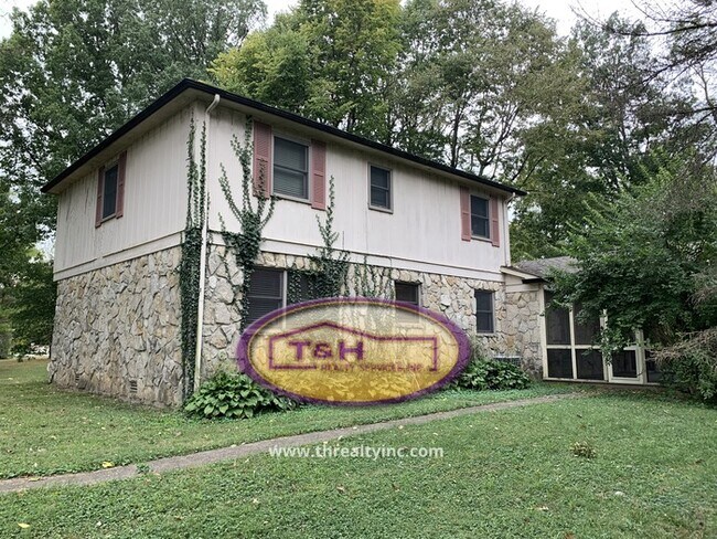 Building Photo - Spacious Home in Perry Township!