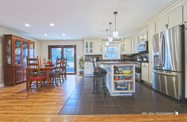 Building Photo - 15417 W Fair Ln