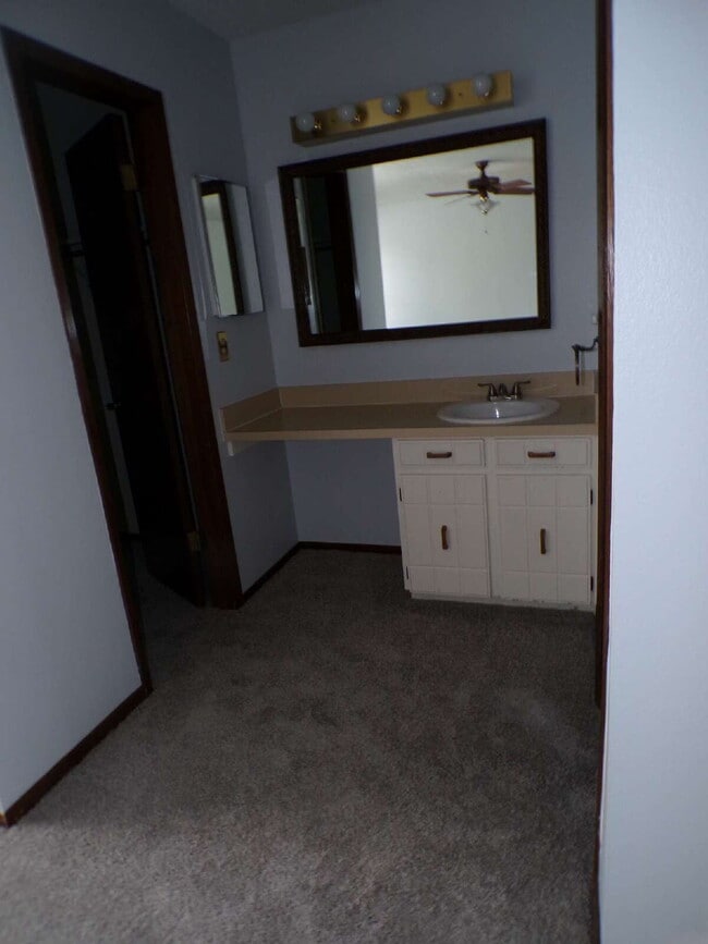 Building Photo - Heather Ridge Townhome (27XA)