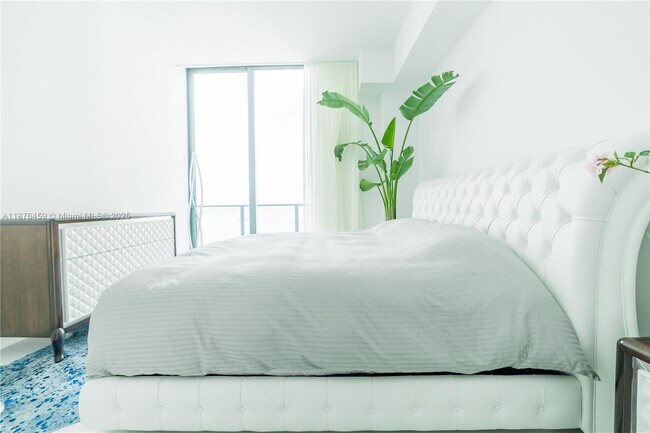 Building Photo - 501 NE 31st St