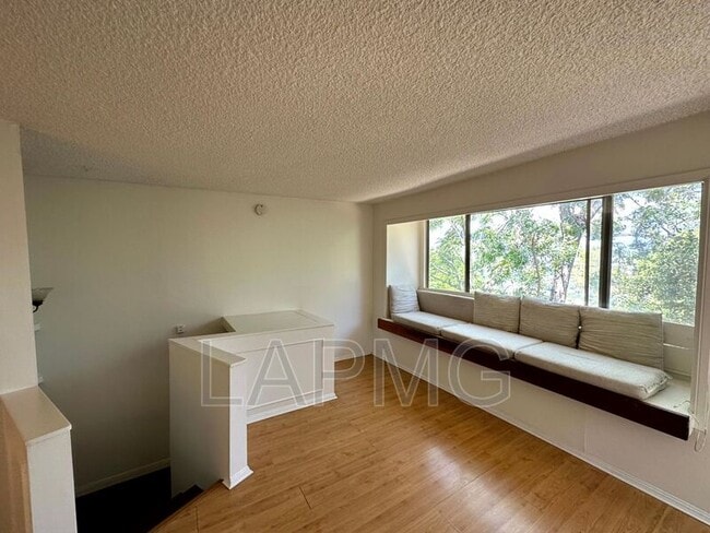 Building Photo - 2434 Echo Park Ave