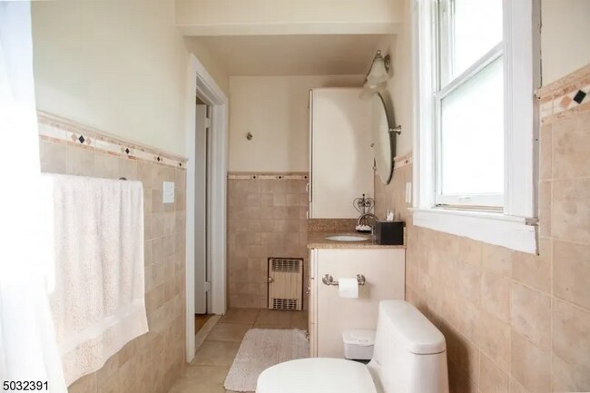 Building Photo - 76 Franklin Ave