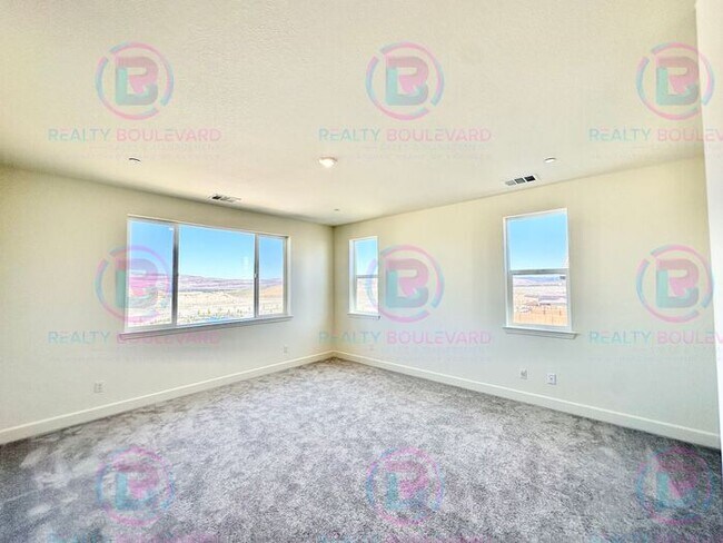 Building Photo - Home in the Five Ridges Community 4 Bedroom 3 Bathroom 2 Car Garage With Loft