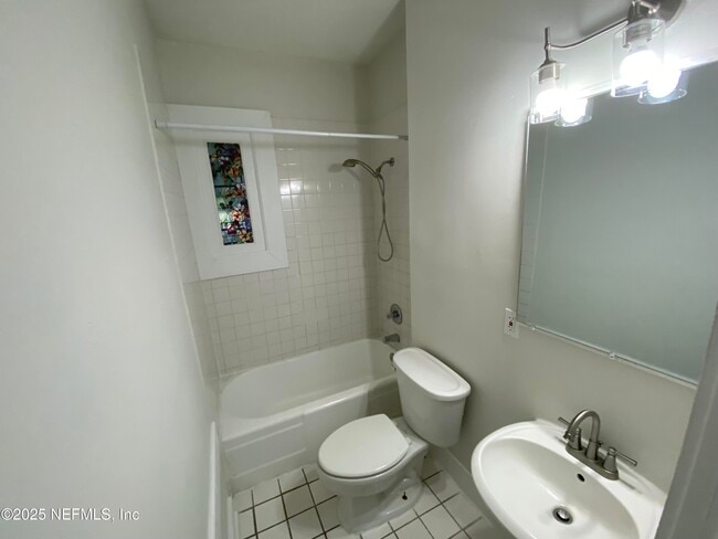 Building Photo - 1290 Wonderwood Dr