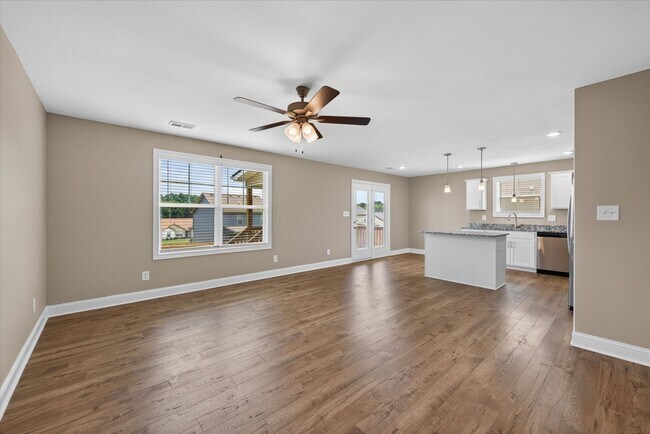 Building Photo - Pet Friendly Three Bedroom!
