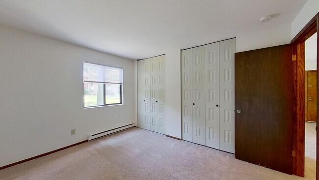 Building Photo - Lower 1 Bedroom 1 Bathroom Apartment Available