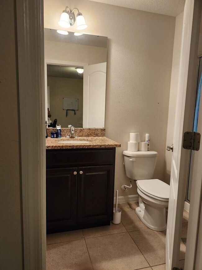 Building Photo - Amazing townhouse for rent