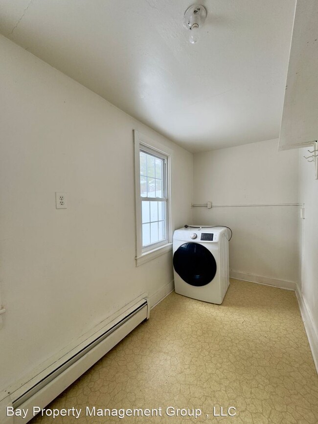 Building Photo - 3 br, 1 bath House - 204 Dairy Rd.