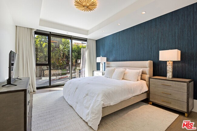 Building Photo - 8420 Sunset Blvd