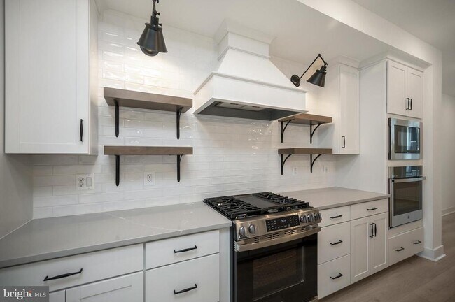 Building Photo - 9403 Pacific Elm St