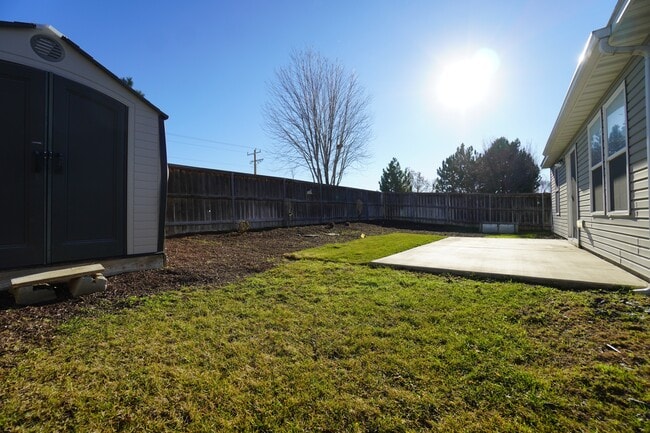 Building Photo - 16274 Silver Creek Ave