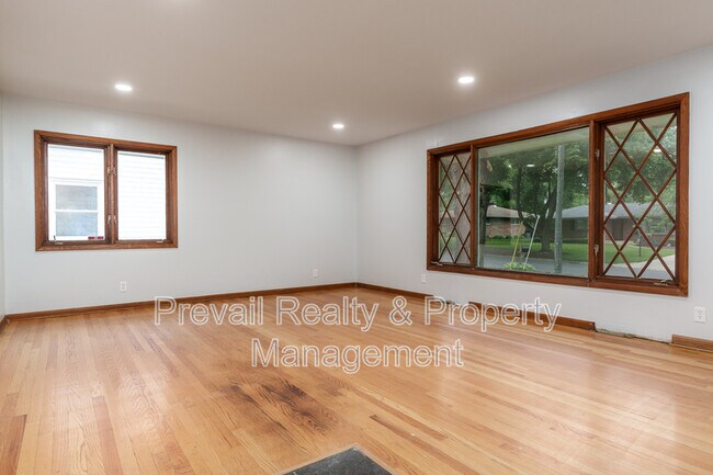 Building Photo - 5418 Tam O Shanter Dr