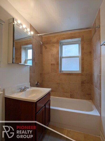 Building Photo - 3248 N Clifton Ave