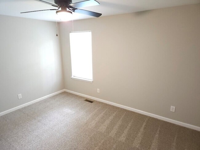 Building Photo - 705 Crestland Ave