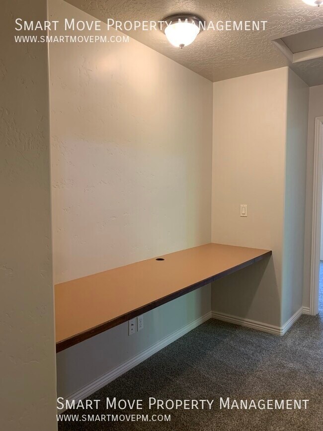 Building Photo - 687 W Laughton Dr