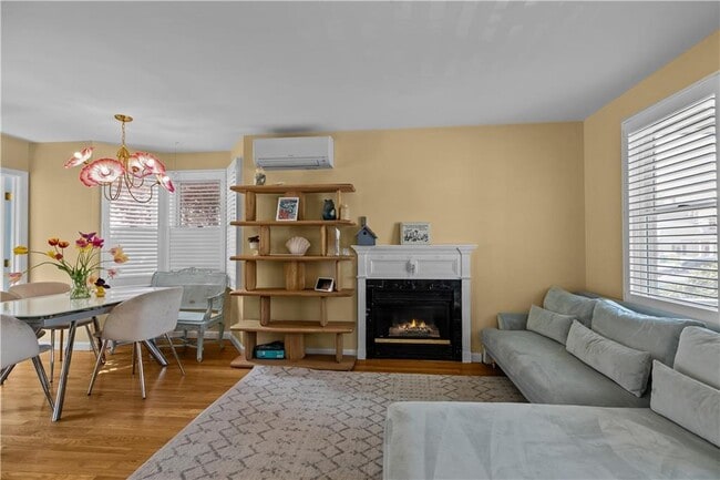 Building Photo - 17 Narragansett Ave