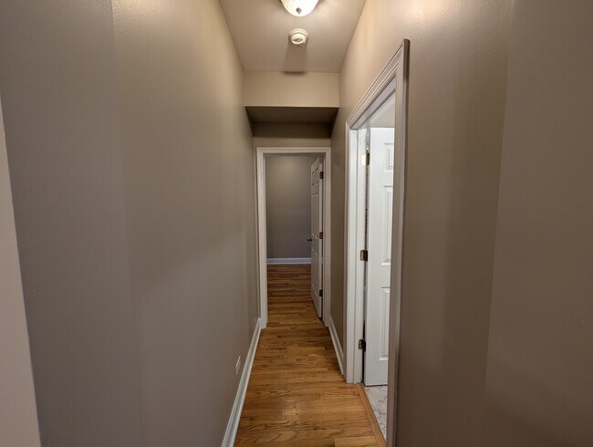 Building Photo - 6812 N Wayne Ave