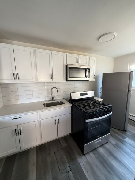 Building Photo - 473 Park Ave