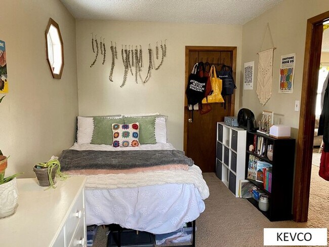 Building Photo - 411 Garfield St