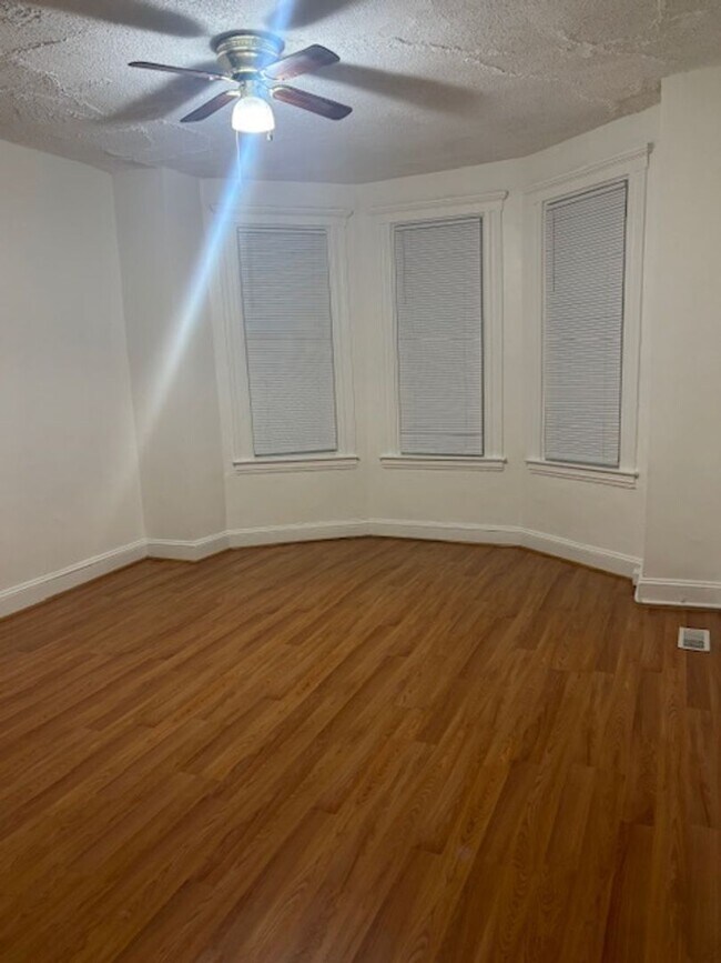 Building Photo - 3 BEDROOM 2 BATHROOM HUGE TOWNHOUSE FOR RENT IN 21216