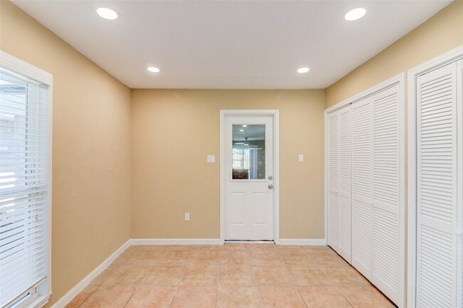 Building Photo - 17010 Cairnladdie St