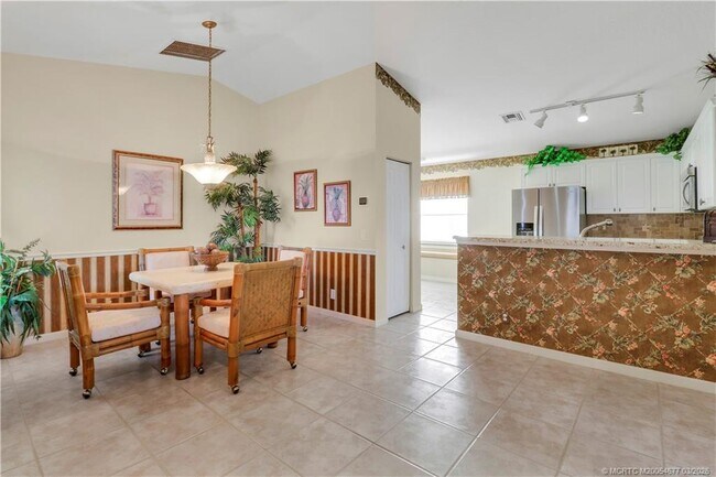 Building Photo - 2698 SW Versailles Terrace