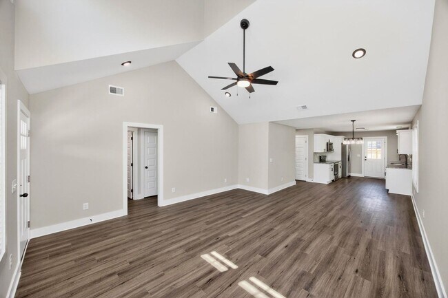 Building Photo - 206 Ross Ave