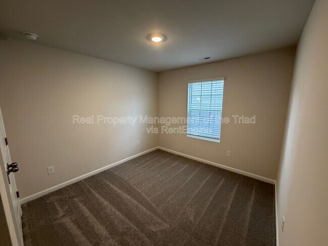 Building Photo - 1784 Mallard Dr
