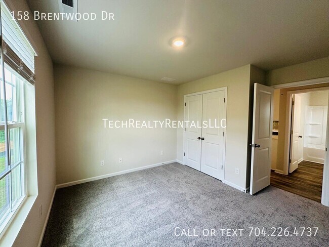 Building Photo - 158 Brentwood Dr