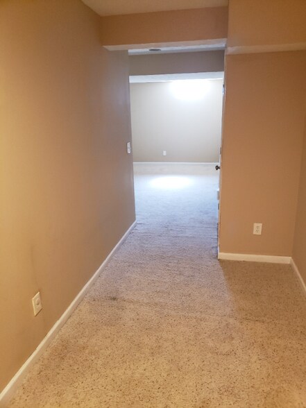 Building Photo - 102 Yellowstone Ct