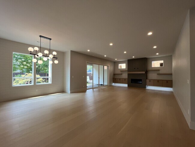 Building Photo - 17402 NW Lone Rock Dr
