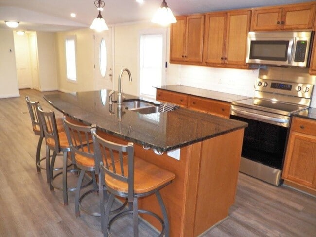 Building Photo - 2337 2nd New Hampshire Turnpike N