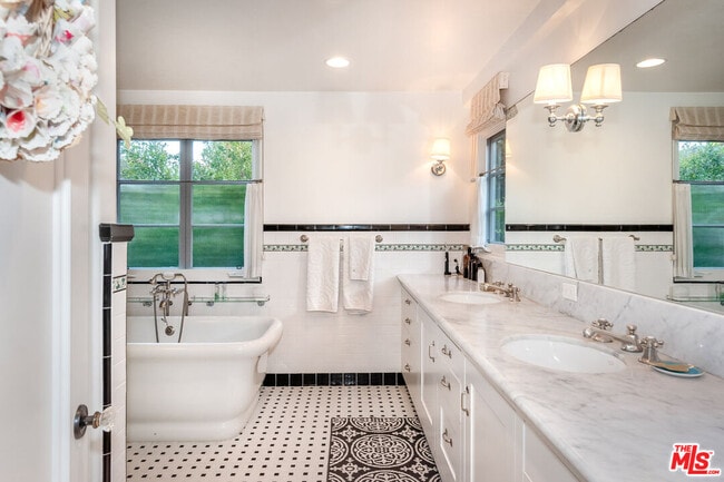 Building Photo - 408 17th St