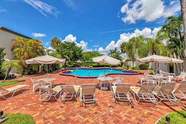 Building Photo - 4710 SW 67th Ave