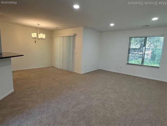 Building Photo - 6560 Ridgefield Cir