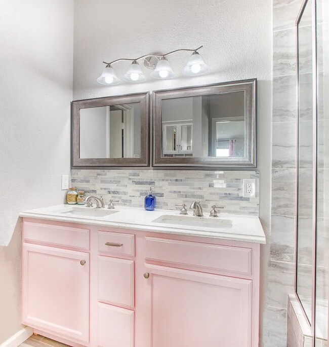 Building Photo - 2436 Nogales Dr