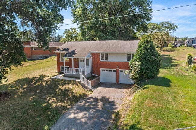 Building Photo - Beautifully Renovated 4 Bed/ 2 Bath with 2 Car Garage