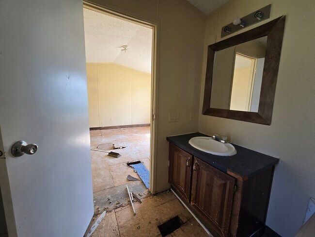 Building Photo - 2115 Cattail Cir