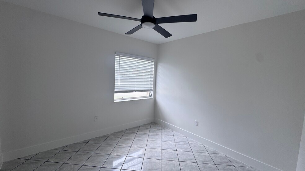 Building Photo - 6090 W Flagler St