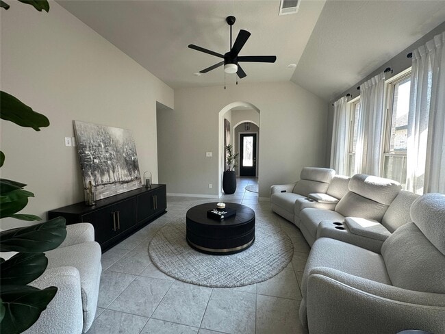 Building Photo - 122 Nightshade St