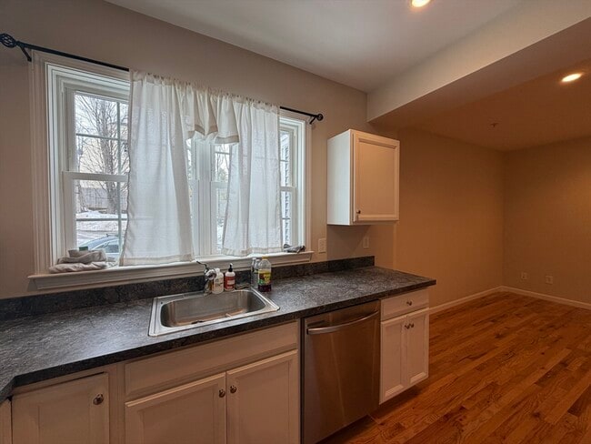 Building Photo - 160 Summer St