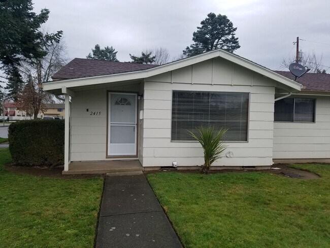 Building Photo - 2415-2425-2425 Wooddale Ave NE