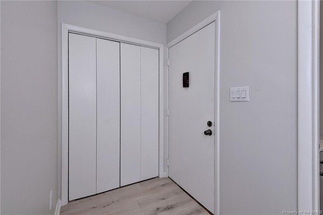 Building Photo - 8 Spring W