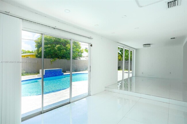 Building Photo - 840 NW 170th Terrace